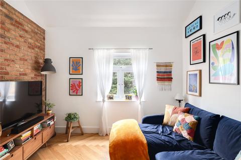 Flat C, 34 Brookfield Road, Hackney, London, E9 5AH