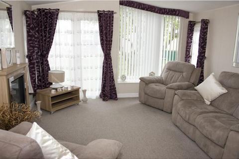 2 bedroom lodge for sale, Fen Lane, Colchester Essex