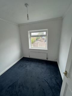 3 bedroom semi-detached house to rent, Beechfield Road, Swinton, M27 5