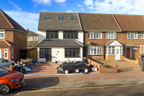 5 bedroom end of terrace house for sale - Southwold Drive, Barking, Essex
