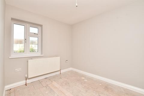 5 bedroom end of terrace house for sale - Southwold Drive, Barking, Essex