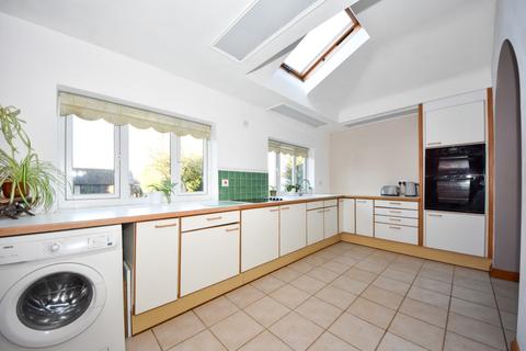 19 Leamington Road, Ryton On Dunsmore, Coventry, CV8 3FL