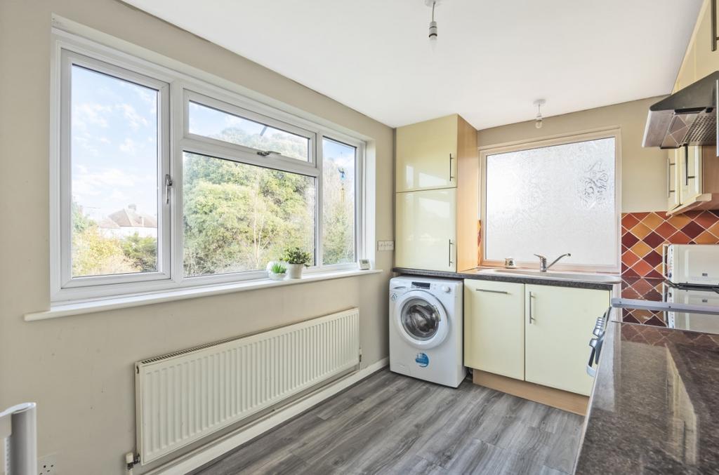 High Street West Wickham BR4 2 bed £1,550 pcm (£358 pw)