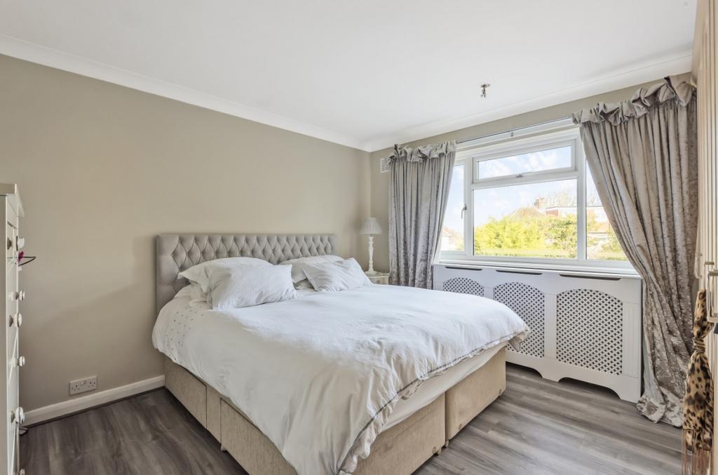 High Street West Wickham BR4 2 bed £1,550 pcm (£358 pw)