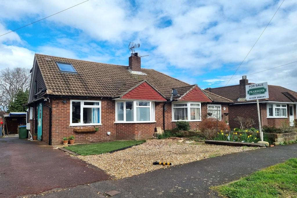 MEADOWBANK ROAD, FAREHAM 3 bed semidetached house for sale £350,000