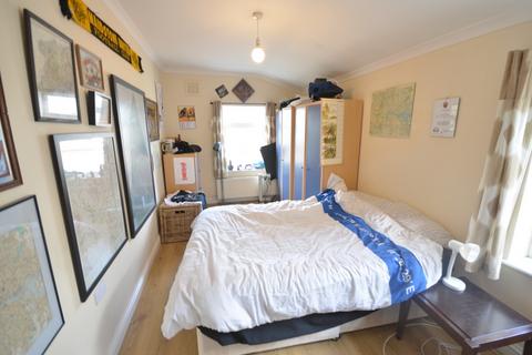 2 bedroom flat to rent, Brayards Road, Peckham, SE15