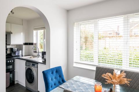 Flat 9, 9 Canons Close, Reigate, RH2 9RR