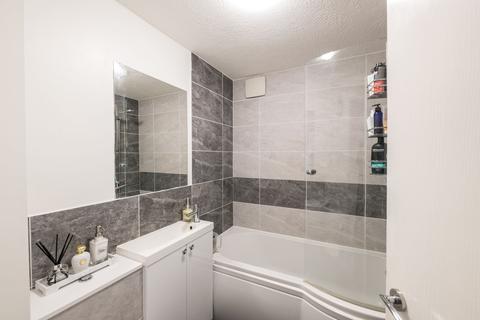 Flat 9, 9 Canons Close, Reigate, RH2 9RR