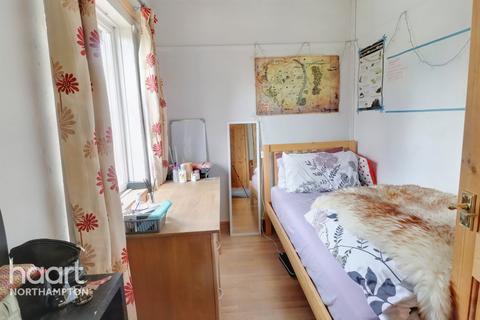 25 Rosedale Road, Northampton, NN2 7QE