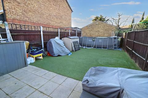 3 bedroom end of terrace house for sale - Oakley Close, Grays RM20