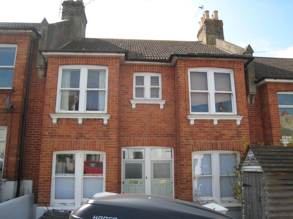 Ryde Road, Brighton BN2 2 bed flat £1,300 pcm (£300 pw)