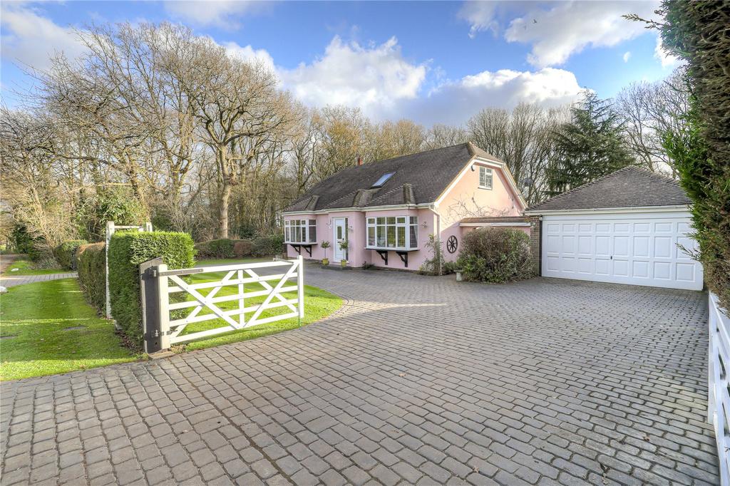 Broomhills Chase, Little Burstead, CM12 4 bed detached house for sale