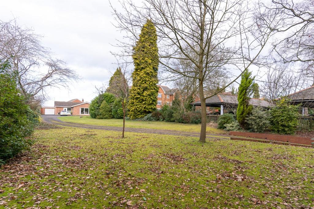 College Road, Bromsgrove, B60 2NE Land £299,995