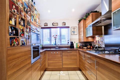 12 Thomas Drive, Uxbridge, UB8 1GT