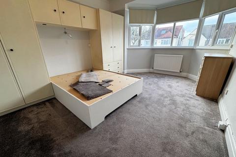 2 bedroom flat to rent, THE GROVE, GOLDERS GREEN, NW11