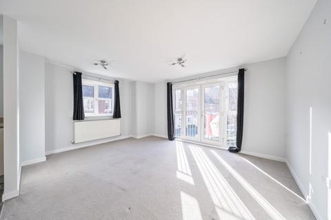 2 bedroom apartment for sale - Arun House, Spiro Close, Pulborough, West Sussex