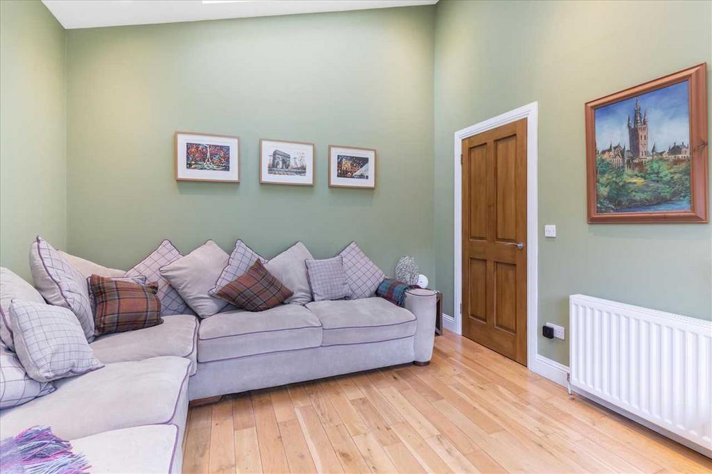 Rear Family Room (2)