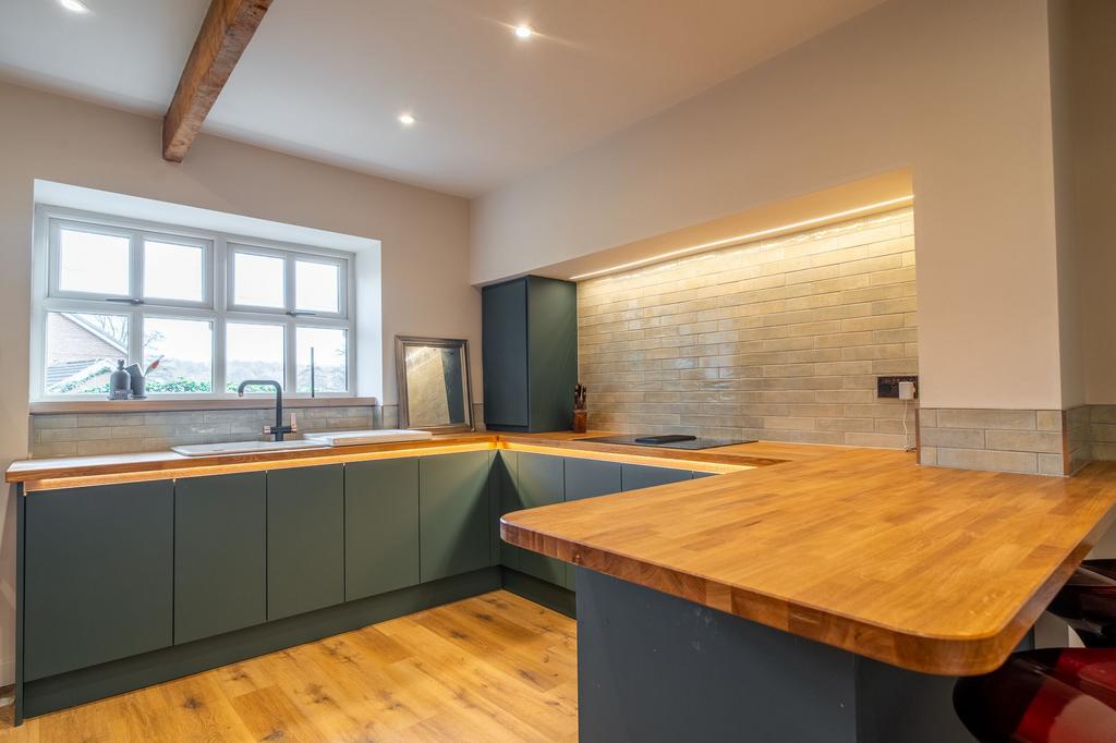 School Hill, Newmillerdam, WF2 2 bed end of terrace house £235,000