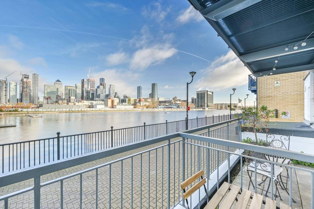 Kingsbridge Court, Isle Of Dogs, London, E14 1 bed flat for sale £360,000