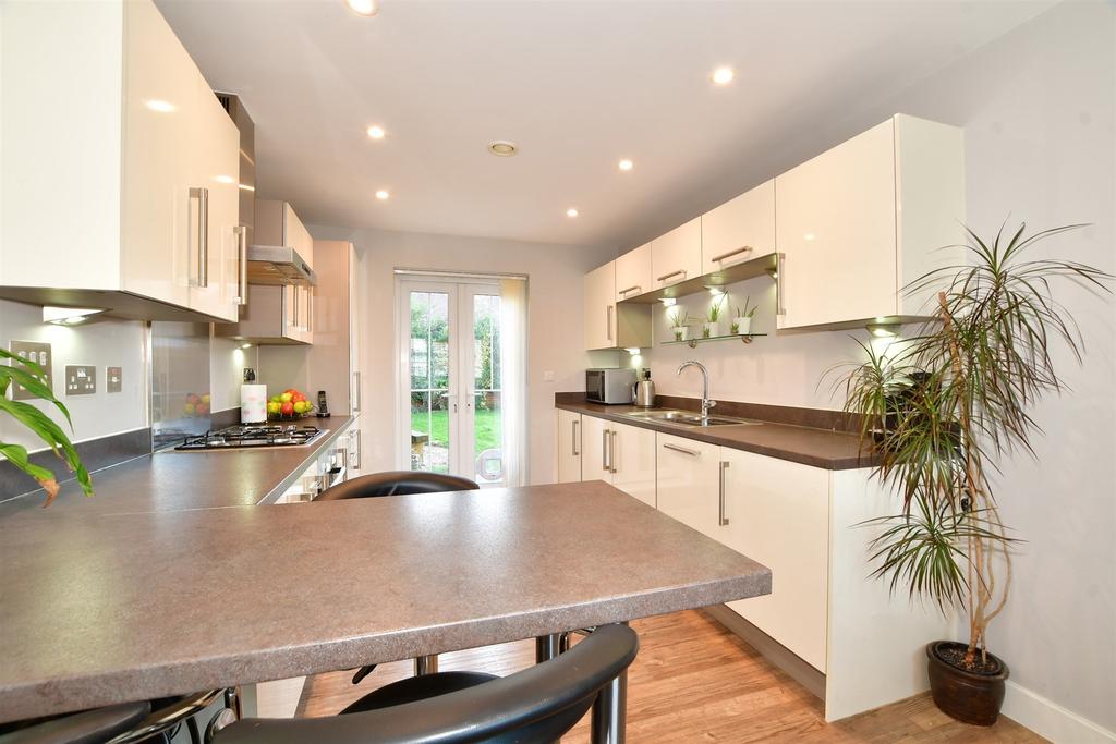 Kitchen/ Dining Room