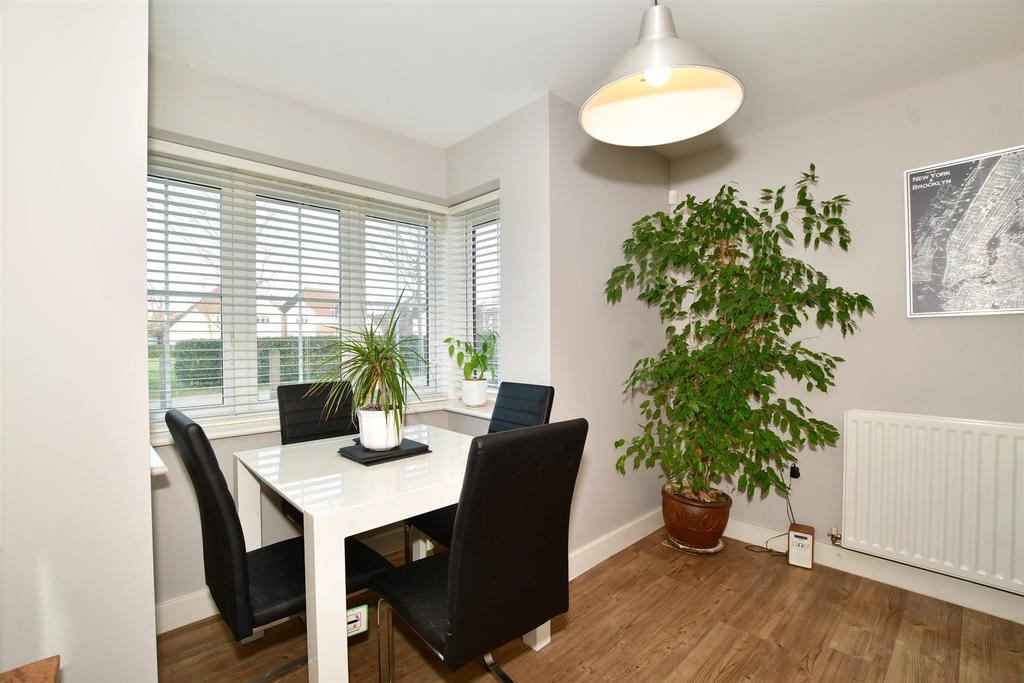 Kitchen/ Dining Room