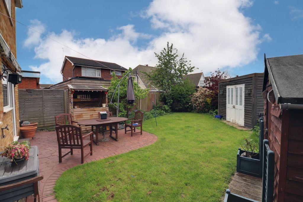 Maurice Road, Canvey Island SS8 7JN 5 bed detached house £475,000