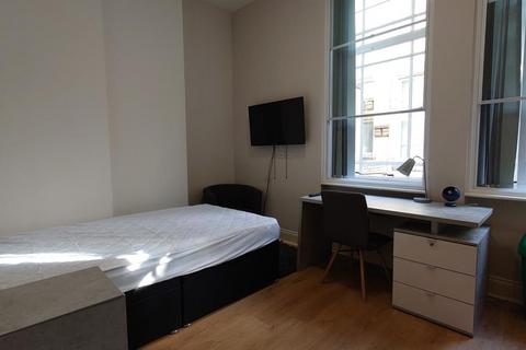 Studio to rent, 23 Guildhall Walk, Portsmouth, PO1 2DD