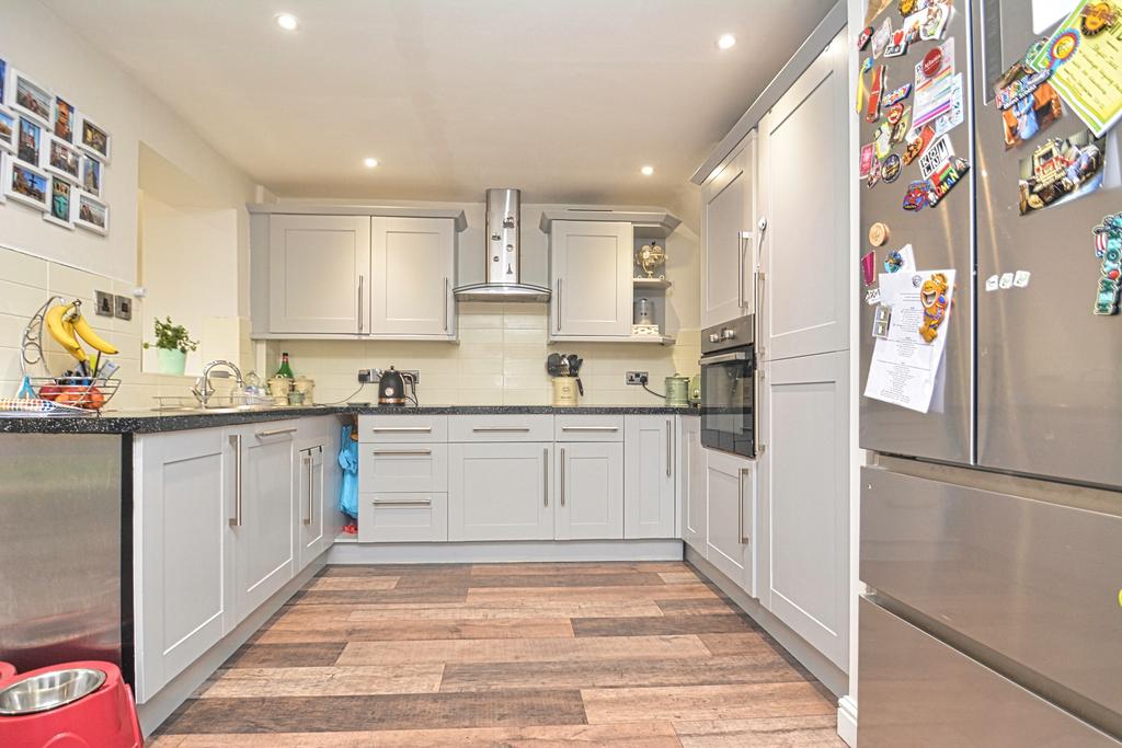 St Peters Close, Moreton on Lugg, HR4 4 bed detached house £325,000