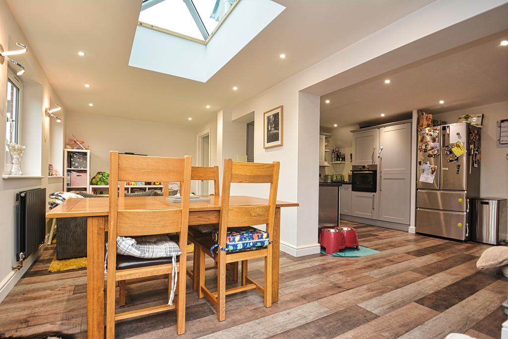 St Peters Close, Moreton on Lugg, HR4 4 bed detached house £325,000