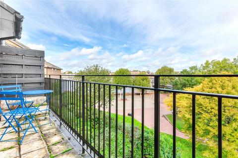 2 bedroom flat to rent - Paveley Drive, London