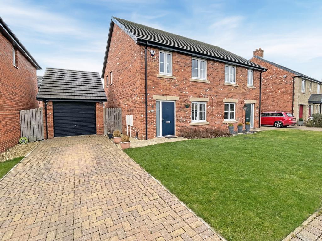 Bloomfield Drive, Billingham, TS22 3 bed semidetached house £235,000