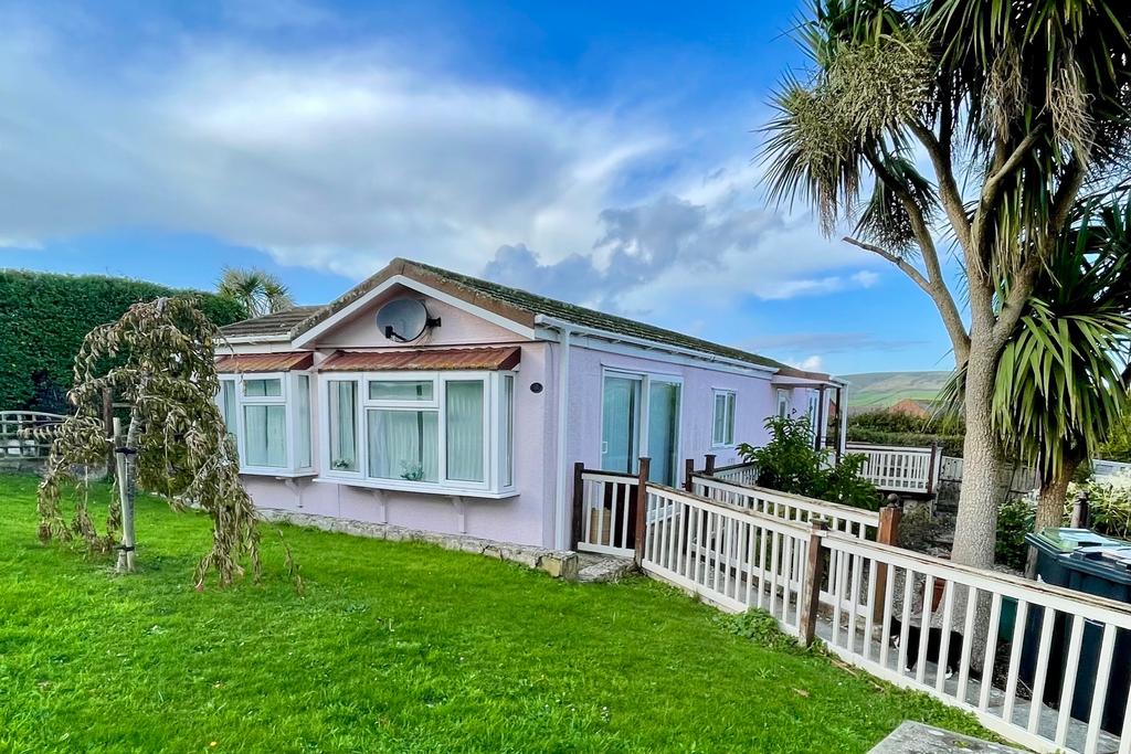 HOBURNE PARK, SWANAGE 2 bed detached bungalow for sale £220,000