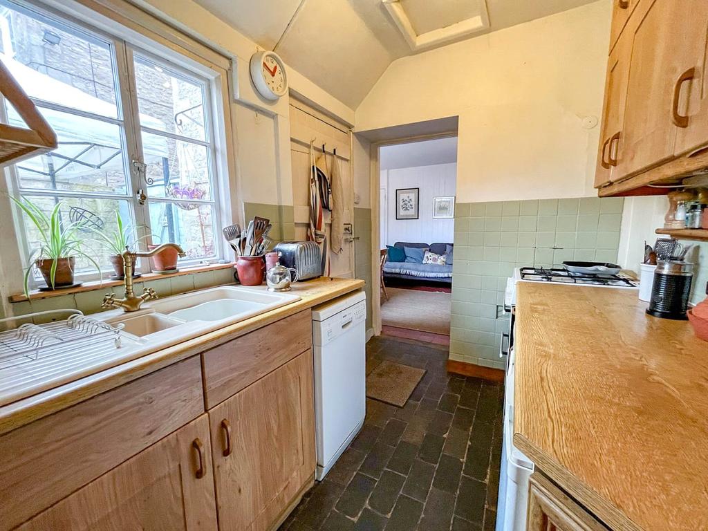 The Crofts, Witney, Oxfordshire, OX28 3 bed semidetached house £950