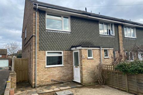 2 bedroom terraced house to rent, Ashford Crescent, Ashford