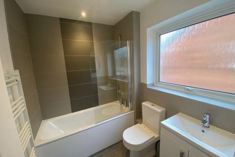 2 bedroom terraced house to rent, Ashford Crescent, Ashford