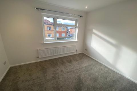 2 bedroom terraced house to rent, Ashford Crescent, Ashford