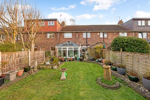 74 Buckingham Road, Richmond, TW10 7EQ