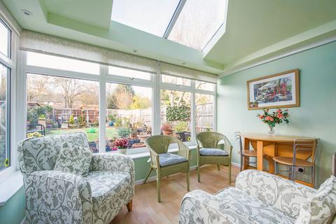 74 Buckingham Road, Richmond, TW10 7EQ