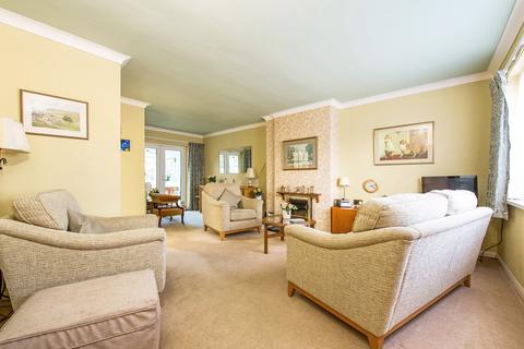 74 Buckingham Road, Richmond, TW10 7EQ