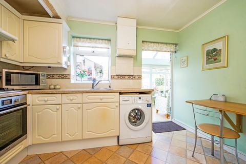74 Buckingham Road, Richmond, TW10 7EQ