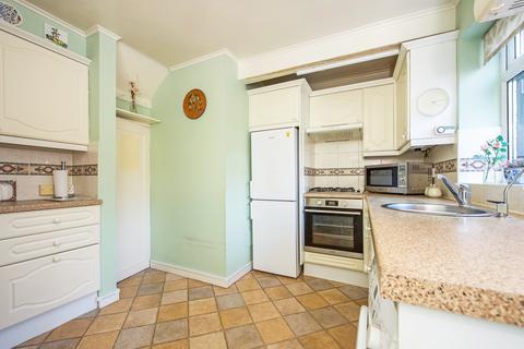 74 Buckingham Road, Richmond, TW10 7EQ