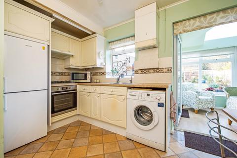 74 Buckingham Road, Richmond, TW10 7EQ