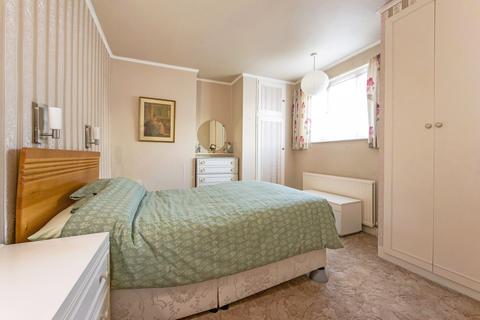 74 Buckingham Road, Richmond, TW10 7EQ