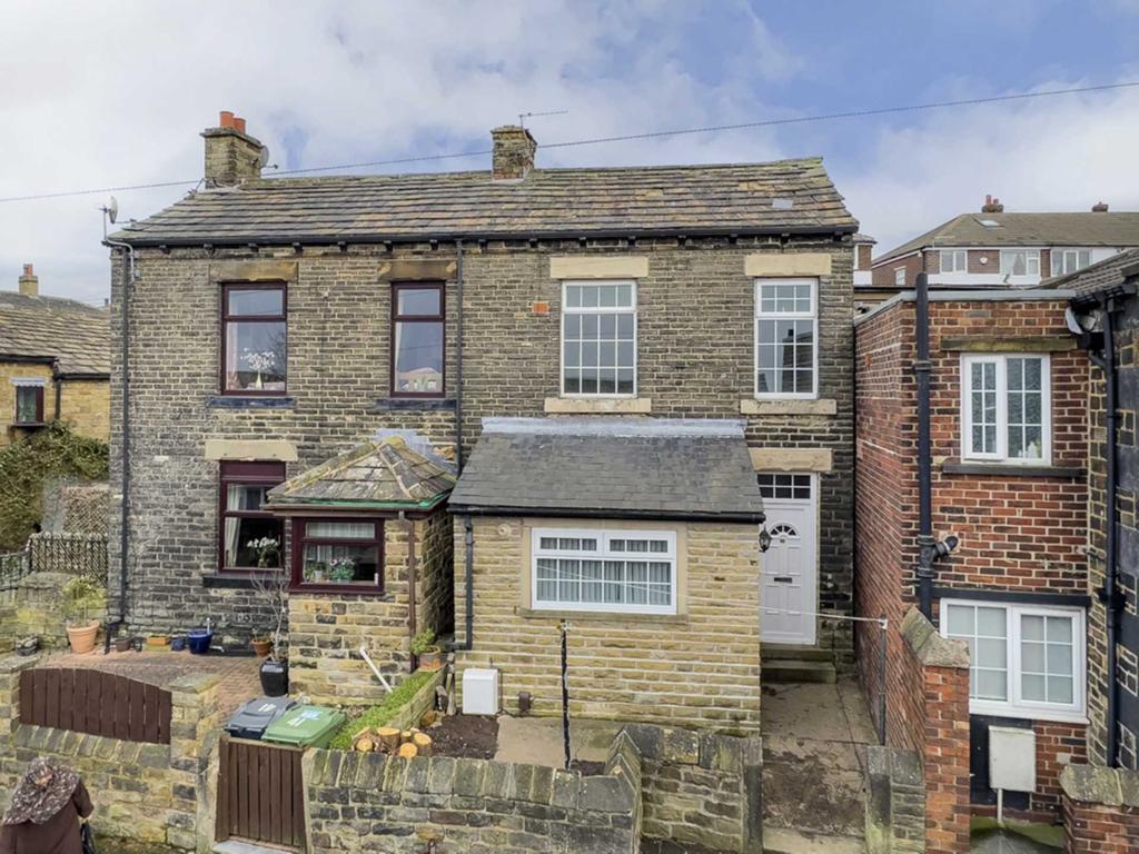 Kilpin Hill Lane, Dewsbury 2 bed terraced house £99,995