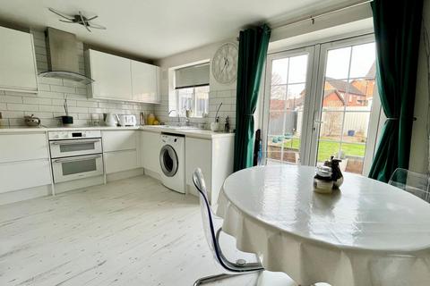 5 High Barns Close, Grange Park, Northampton, NN4 5BH