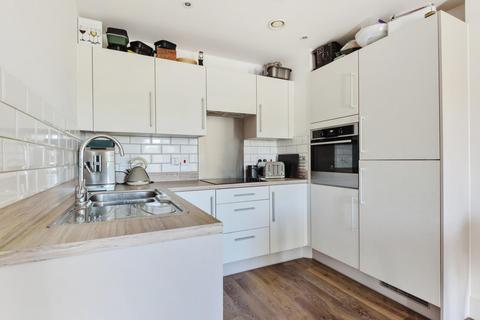 2 bedroom apartment for sale - Austen House, Station View, Guildford, GU1