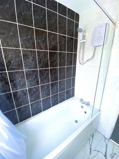 1 bedroom flat to rent, Albany Road, Romford RM6