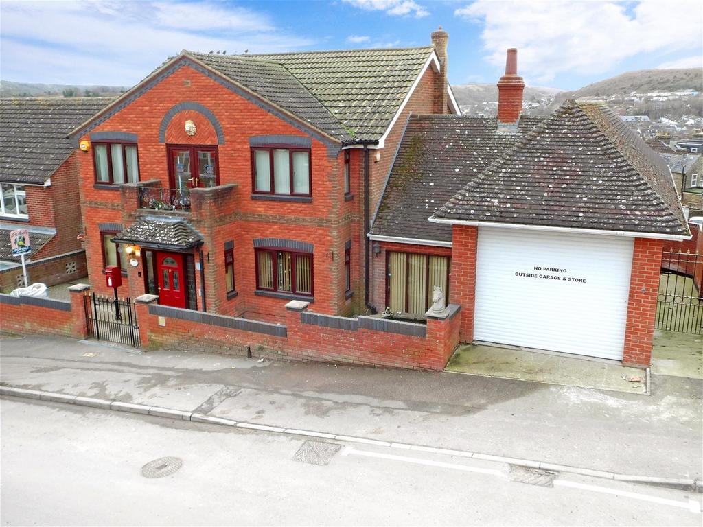 Astley Avenue, Dover, Kent 4 bed detached house for sale £500,000