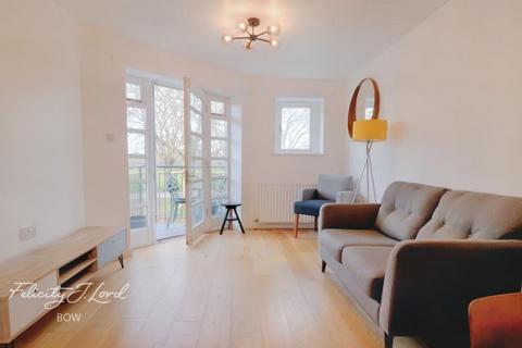 2 bedroom flat to rent, Hornbeam Square, London