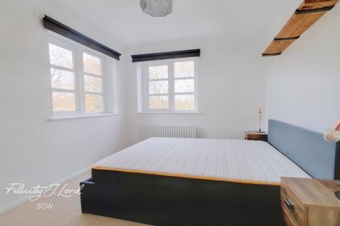 2 bedroom flat to rent, Hornbeam Square, London